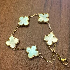 Mother of pearl clover bracelet